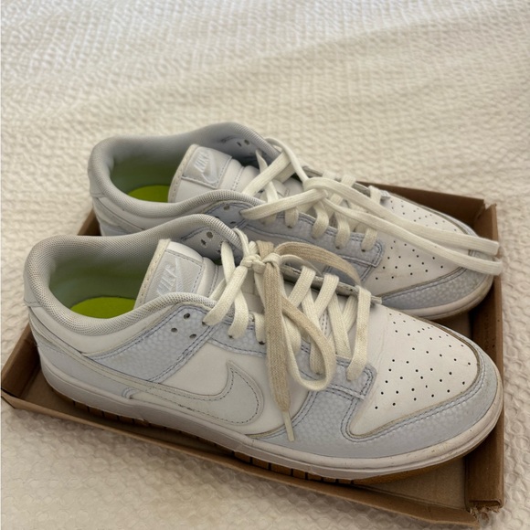 Nike Women’s 9 Dunk Low Premium Next Nature White and Light Blue Sneakers USED - Picture 1 of 4